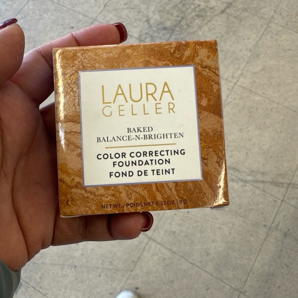 Laura Geller Baked Balance-N-Brighten Foundation Medium Shade - Picture 1 of 7